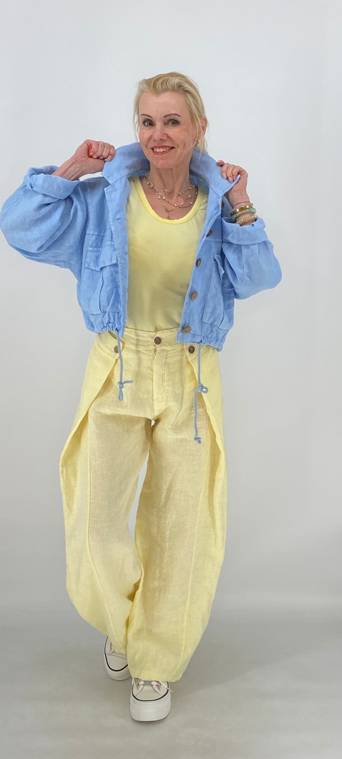 Cozy Leinen Oberteil in Himmelblau mit Knopfleiste