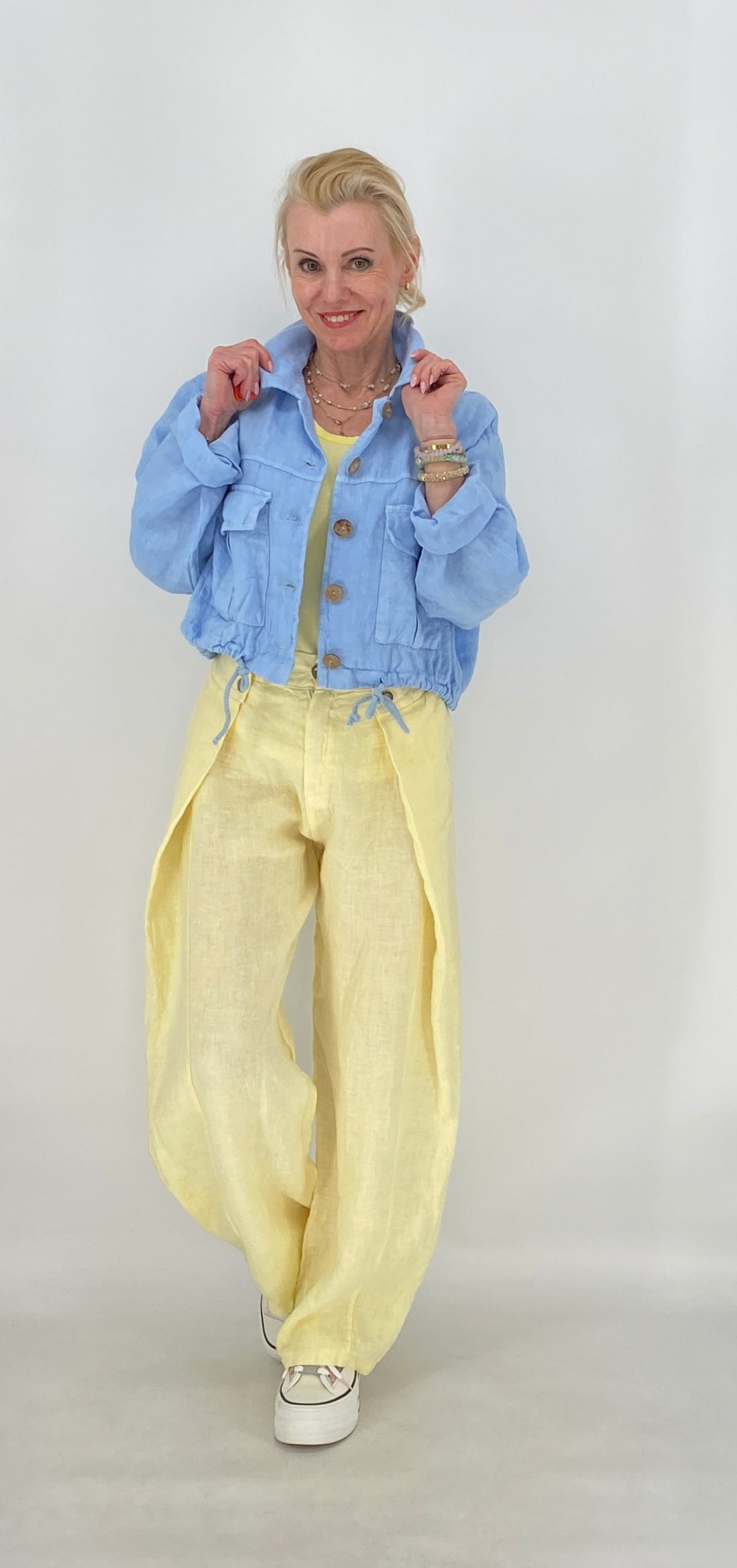 Cozy Leinen Oberteil in Himmelblau mit Knopfleiste