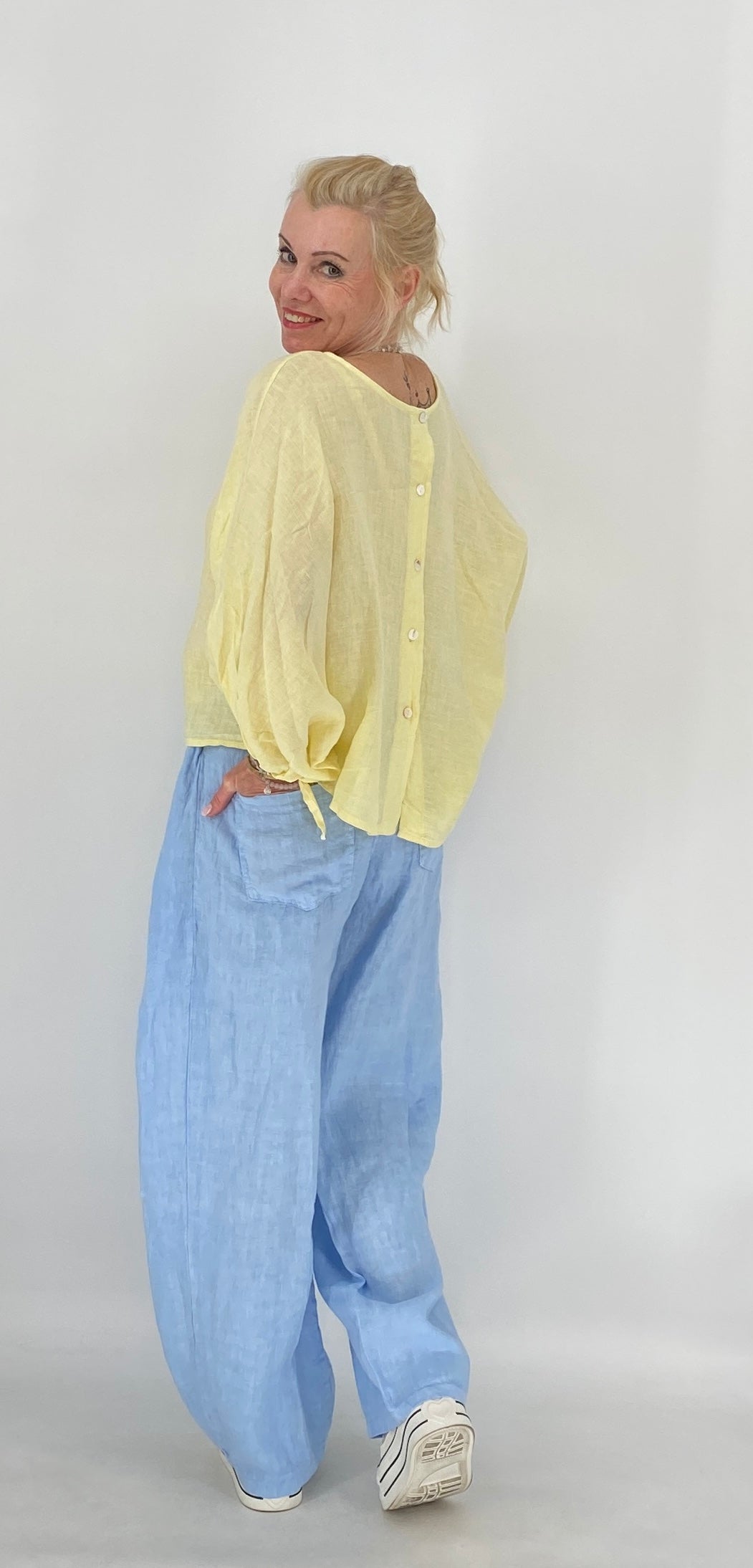 Leinen Hose mit Überschlägen in Himmelblau