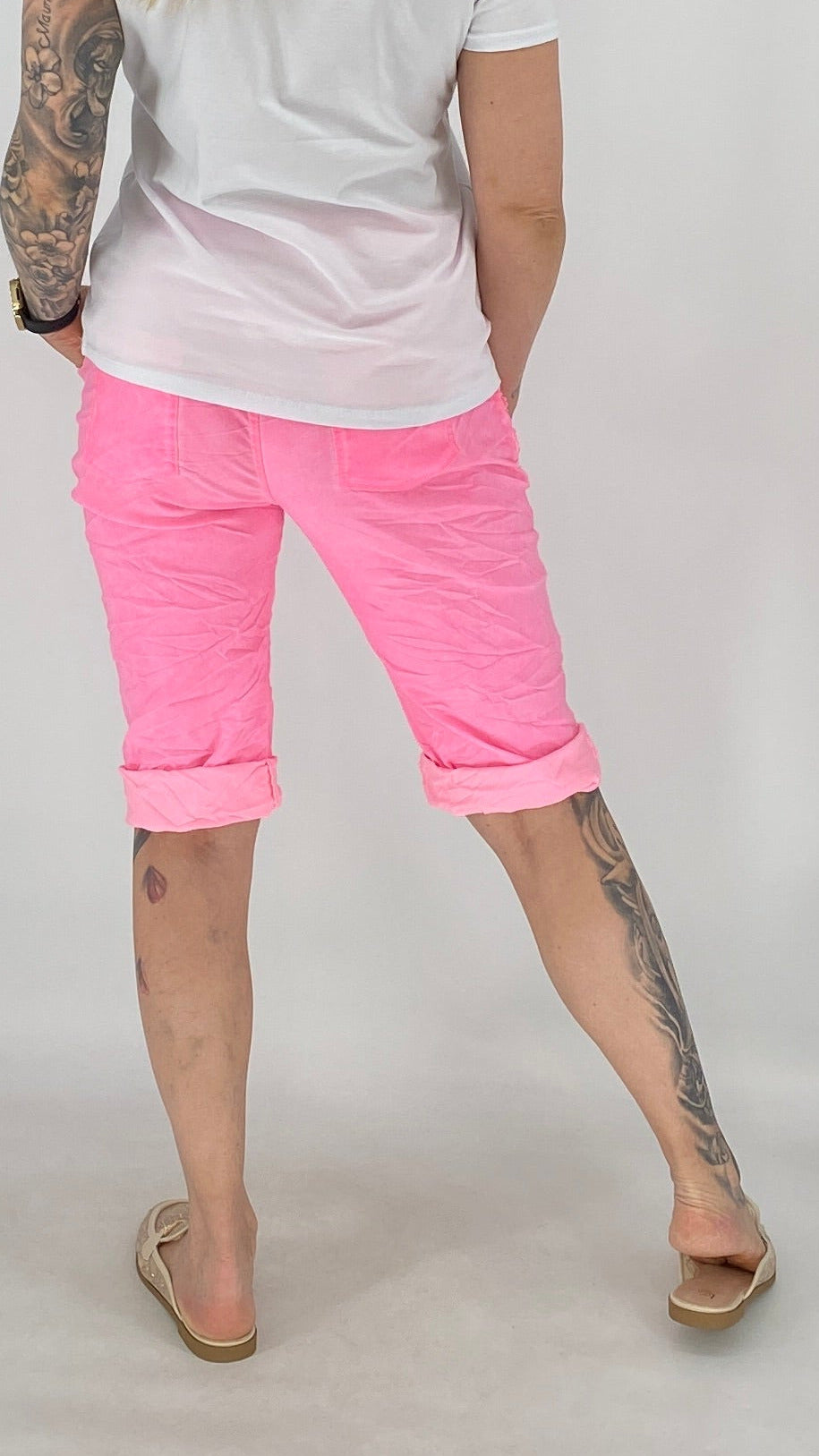 Kurze Hose in Pink, Beige, Schwarz