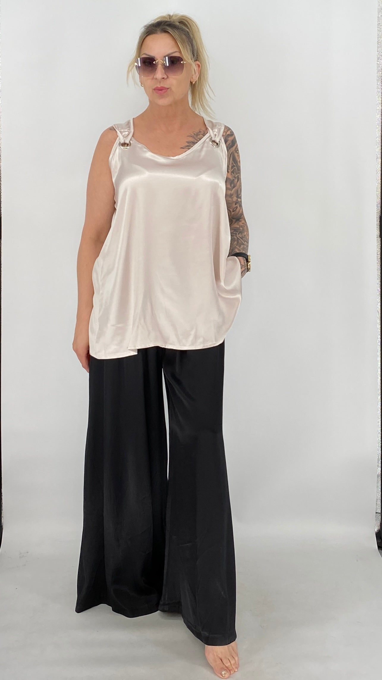 Top 100% Viskosa, in Beige und  Schwarz