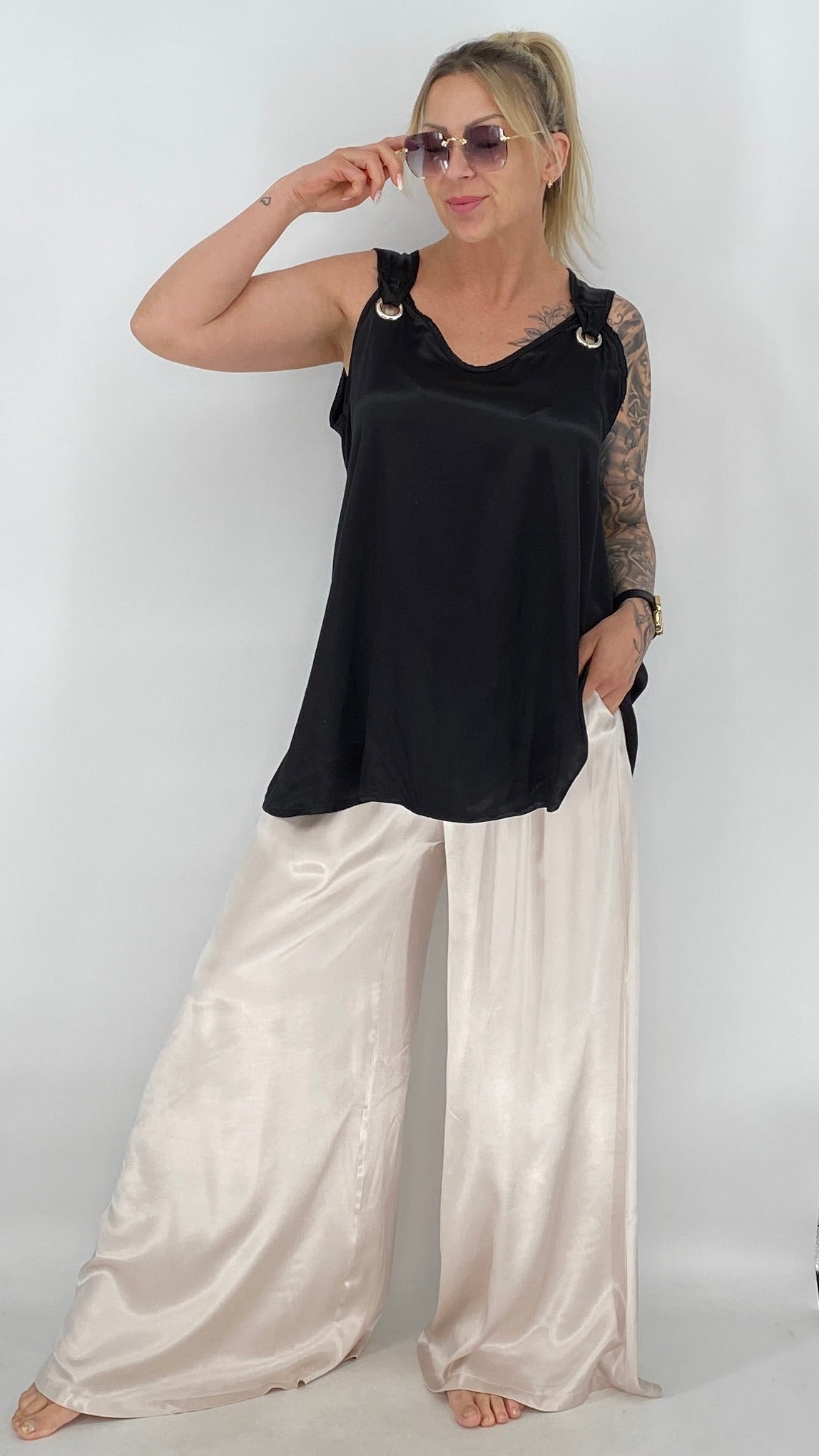 Top 100% Viskosa, in Beige und  Schwarz