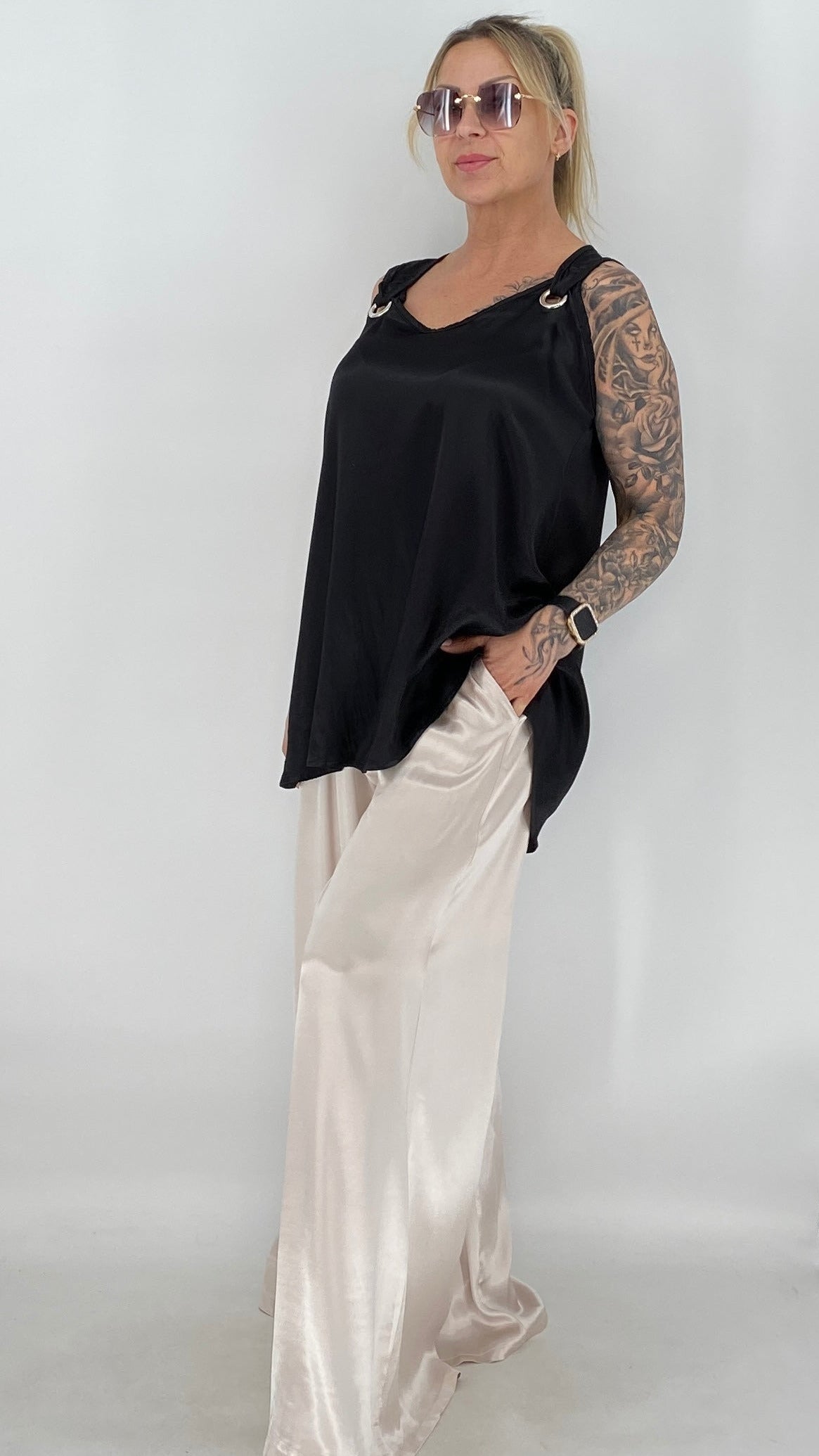 Top 100% Viskosa, in Beige und  Schwarz