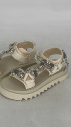 Sandalen NAN-KU in Creme