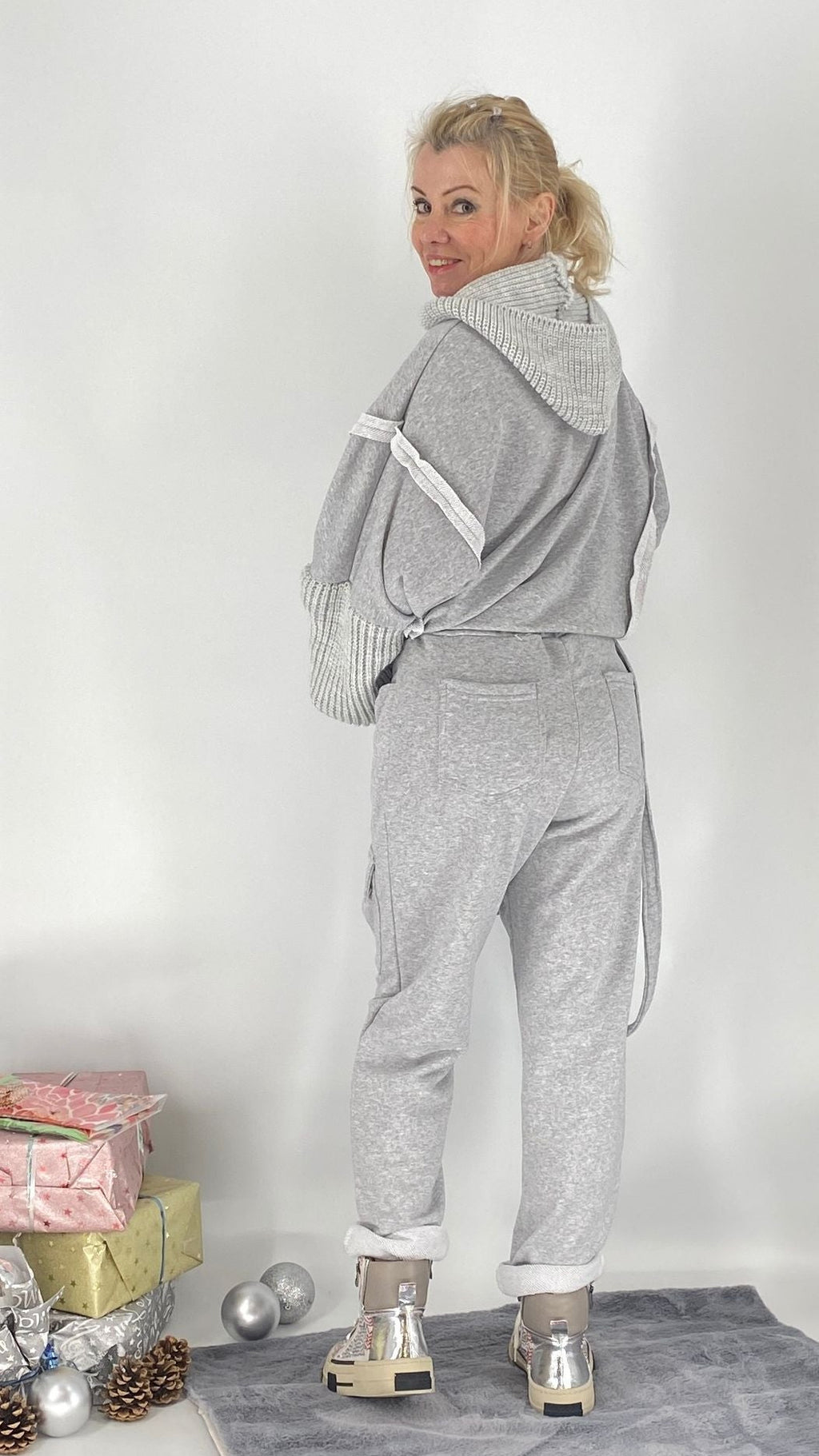 Sweatshirt mit Kapuze, hellgrau