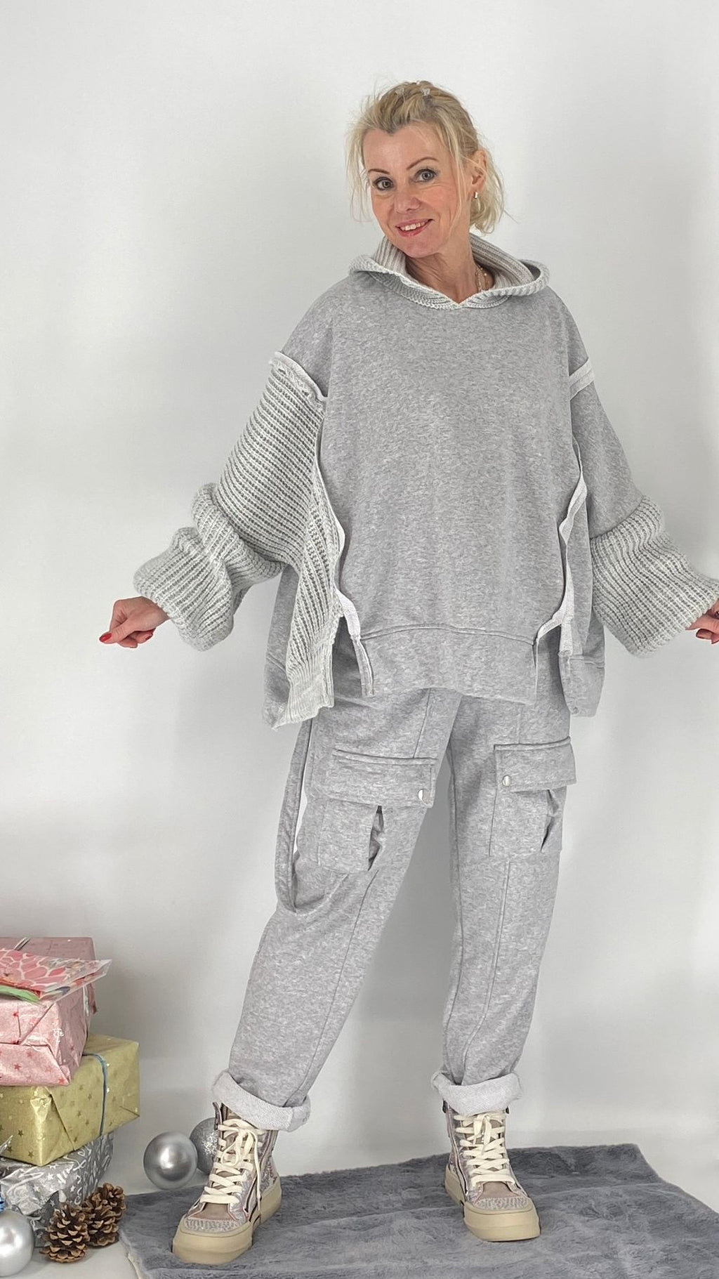 Sweatshirt mit Kapuze, hellgrau