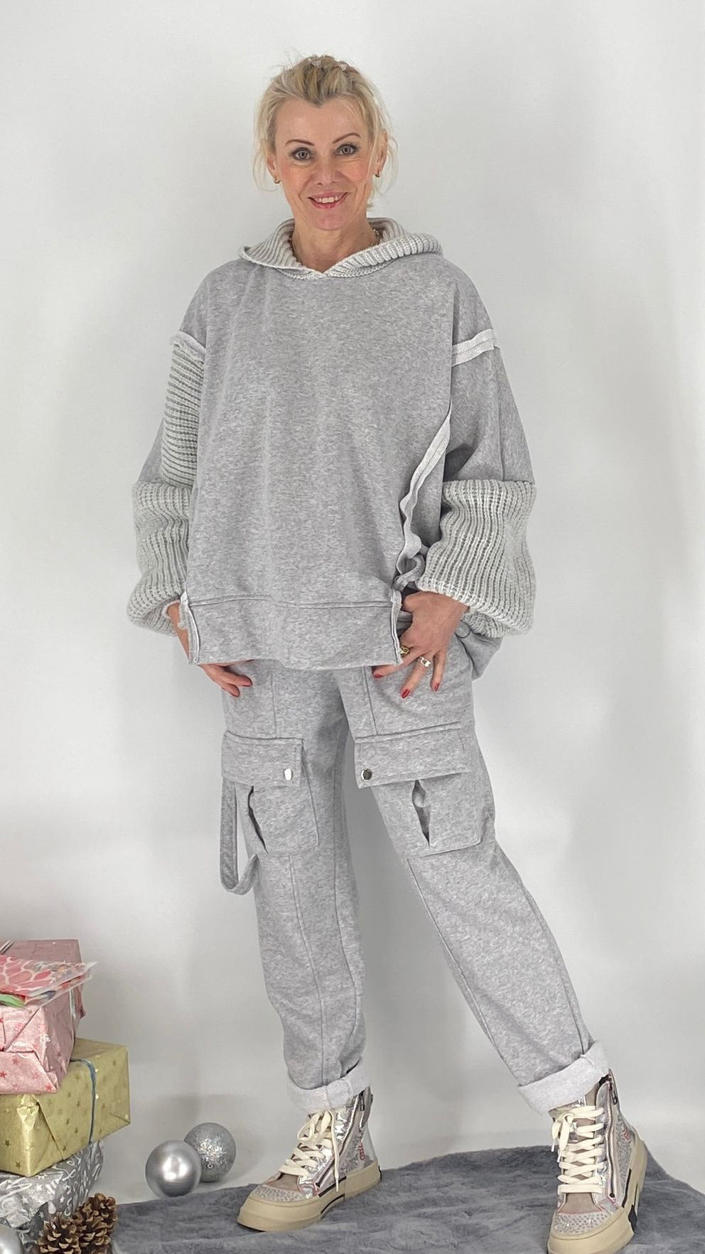 Sweatshirt mit Kapuze, hellgrau