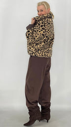 Moderne Wendejacke mit Leo-Fell-Optik & Stehkragen – Dunkelbraun / Leo